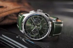 The green dials copy Breitling watches have green leather straps.